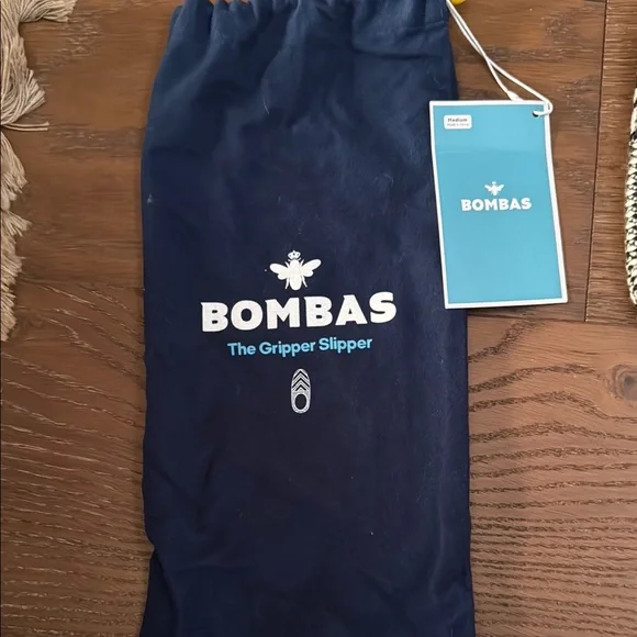 Bombas Gripper Slipper in Black & White - Picture 4 of 6